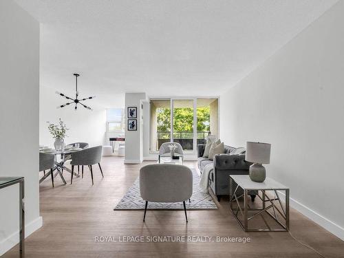 211-75 Emmett Ave, Toronto, ON - Indoor Photo Showing Living Room