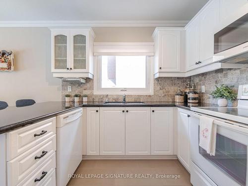 236 Nottingham Dr, Oakville, ON - Indoor Photo Showing Kitchen