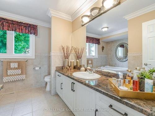 236 Nottingham Dr, Oakville, ON - Indoor Photo Showing Bathroom