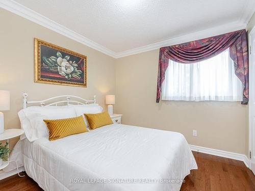 236 Nottingham Dr, Oakville, ON - Indoor Photo Showing Bedroom