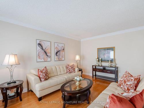 236 Nottingham Dr, Oakville, ON - Indoor Photo Showing Living Room