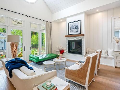 366 Simcoe St, Niagara-On-The-Lake, ON - Indoor Photo Showing Living Room With Fireplace