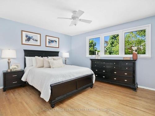 1233 Edmison Dr, Peterborough, ON - Indoor Photo Showing Bedroom