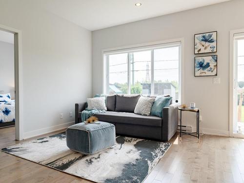 Salon - 215 Boul. De La Fourche, La Prairie, QC - Indoor Photo Showing Living Room