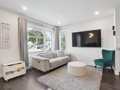 Salon - 5405 Av. Grenier, Longueuil (Saint-Hubert), QC - Indoor Photo Showing Living Room