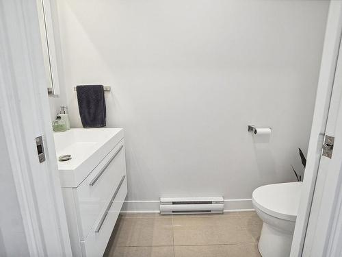 Salle d'eau - 5405 Av. Grenier, Longueuil (Saint-Hubert), QC - Indoor Photo Showing Bathroom