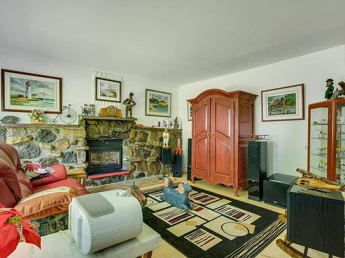 Salon - 519 2E Avenue Du Lac-Capri, Saint-Colomban, QC - Indoor Photo Showing Living Room With Fireplace