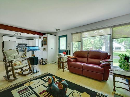 Salon - 519 2E Avenue Du Lac-Capri, Saint-Colomban, QC - Indoor Photo Showing Living Room