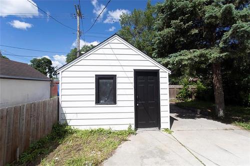 1016 Ingersoll St, Winnipeg, MB 