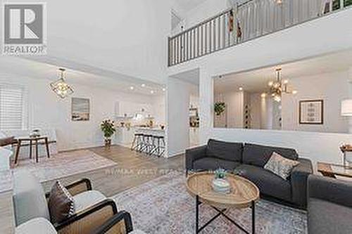 73 Dun Skipper Drive, Ottawa, ON - Indoor Photo Showing Living Room