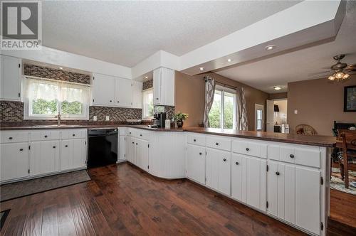 17360 Amell & Ranald George Rd Road, South Stormont (716 - South Stormont (Cornwall) Twp), ON - Indoor Photo Showing Kitchen With Double Sink