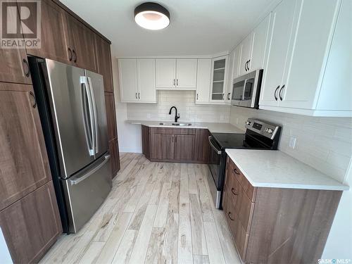 2811 Fleury Street, Regina, SK - Indoor Photo Showing Kitchen