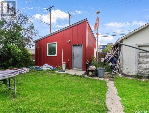 402 D Avenue S, Saskatoon, SK - Outdoor