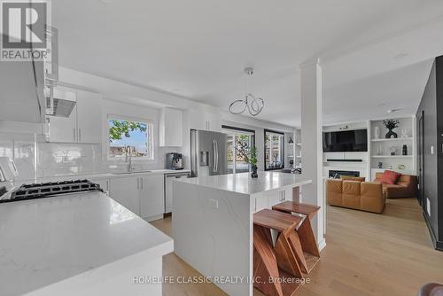 858 Danforth Road, Toronto, ON - Indoor Photo Showing Kitchen With Upgraded Kitchen