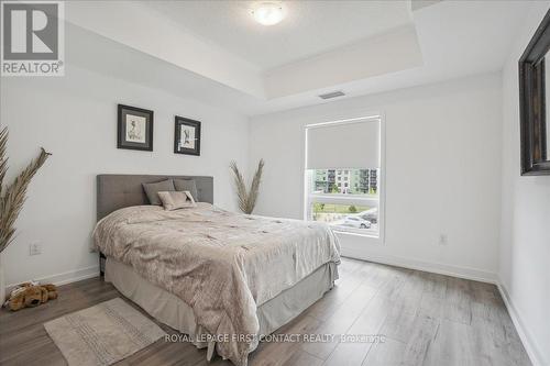 213 - 4 Spice Way, Barrie (Innis-Shore), ON - Indoor Photo Showing Bedroom