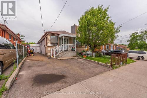 36 Lanyard Road, Toronto (Humbermede), ON - Outdoor