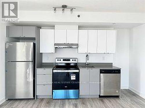 B914 - 3200 Dakota Common, Burlington, ON - Indoor Photo Showing Kitchen