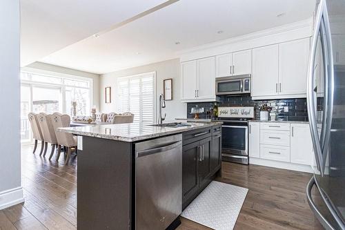 958 Beach Boulevard, Hamilton, ON - Indoor Photo Showing Kitchen With Upgraded Kitchen