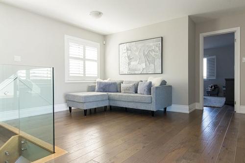 958 Beach Boulevard, Hamilton, ON - Indoor Photo Showing Living Room