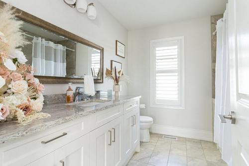 958 Beach Boulevard, Hamilton, ON - Indoor Photo Showing Bathroom