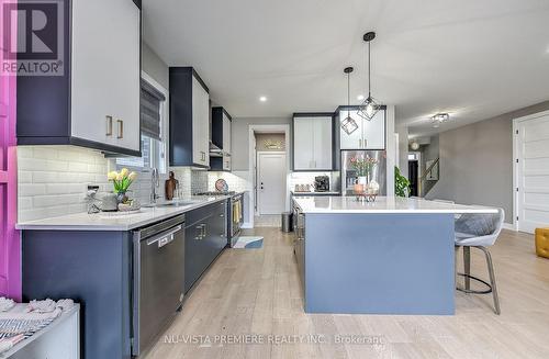 1472 Medway Park Drive, London, ON - Indoor Photo Showing Kitchen With Upgraded Kitchen