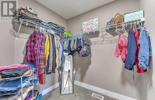 1472 Medway Park Drive, London, ON - Indoor With Storage