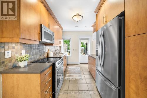 284 Manor Road E, Toronto, ON - Indoor Photo Showing Kitchen With Stainless Steel Kitchen With Upgraded Kitchen