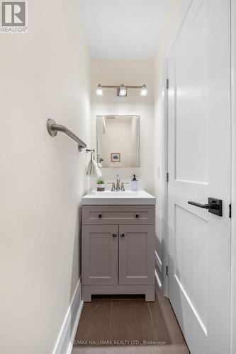 284 Manor Road E, Toronto, ON - Indoor Photo Showing Bathroom