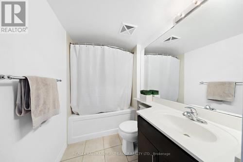603 - 30 Herons Hill Way, Toronto, ON - Indoor Photo Showing Bathroom