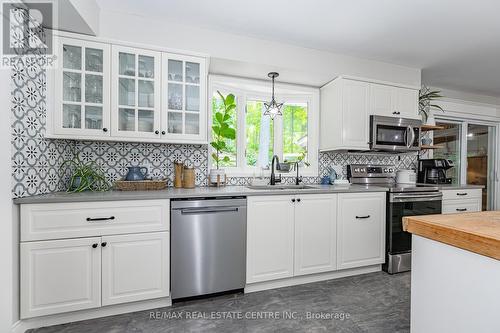210 Glenforest Road, Cambridge, ON - Indoor Photo Showing Kitchen