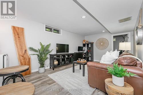 210 Glenforest Road, Cambridge, ON - Indoor Photo Showing Living Room
