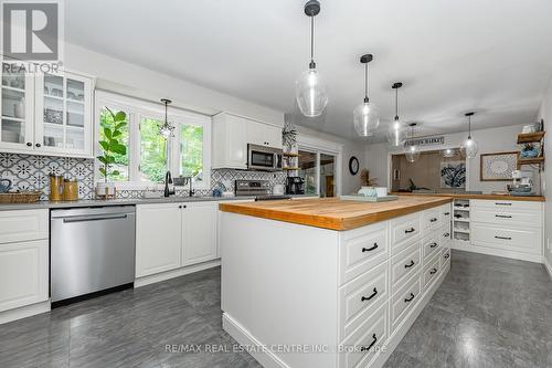 210 Glenforest Road, Cambridge, ON - Indoor Photo Showing Kitchen With Upgraded Kitchen