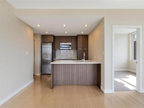 809-728 Yates St, Victoria, BC - Indoor Photo Showing Kitchen