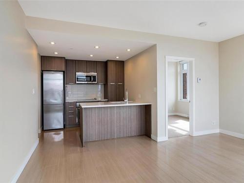 809-728 Yates St, Victoria, BC - Indoor Photo Showing Kitchen