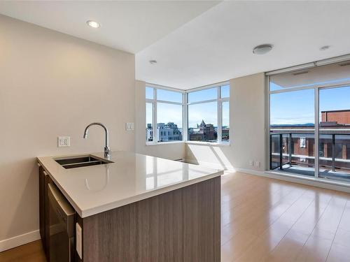 809-728 Yates St, Victoria, BC - Indoor Photo Showing Kitchen With Double Sink