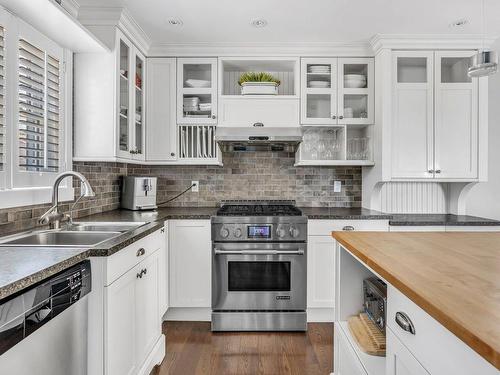 Cuisine - 146 Av. De La Rivière, Fossambault-Sur-Le-Lac, QC - Indoor Photo Showing Kitchen With Double Sink