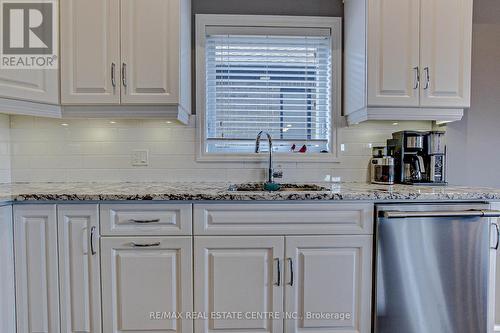 587 Hawthorne Place, Woodstock, ON - Indoor Photo Showing Kitchen With Upgraded Kitchen