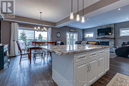 587 Hawthorne Place, Woodstock, ON - Indoor Photo Showing Kitchen With Upgraded Kitchen