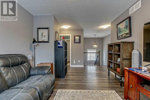 587 Hawthorne Place, Woodstock, ON - Indoor Photo Showing Living Room