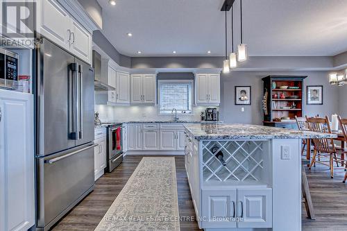 587 Hawthorne Place, Woodstock, ON - Indoor Photo Showing Kitchen With Upgraded Kitchen