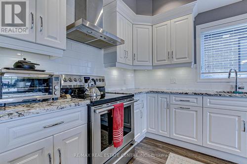 587 Hawthorne Place, Woodstock, ON - Indoor Photo Showing Kitchen With Upgraded Kitchen