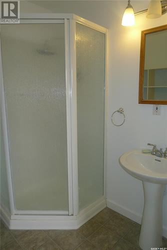 128 3Rd Avenue E, Biggar, SK - Indoor Photo Showing Bathroom