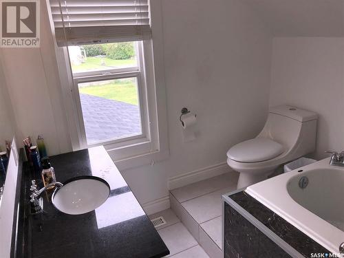 128 3Rd Avenue E, Biggar, SK - Indoor Photo Showing Bathroom