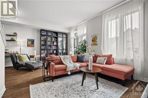 20 Rookie Crescent, Ottawa, ON - Indoor Photo Showing Living Room