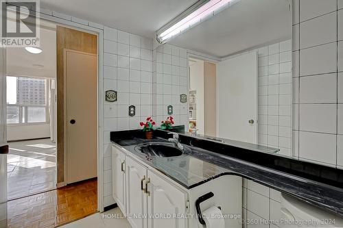 1104 - 2365 Kennedy Road E, Toronto, ON - Indoor Photo Showing Kitchen