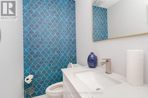 164 Mill Street, Richmond Hill, ON - Indoor Photo Showing Bathroom