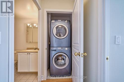 Ph 06 - 2545 Erin Centre Boulevard, Mississauga, ON - Indoor Photo Showing Laundry Room