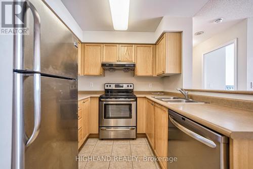 Ph 06 - 2545 Erin Centre Boulevard, Mississauga, ON - Indoor Photo Showing Kitchen With Double Sink