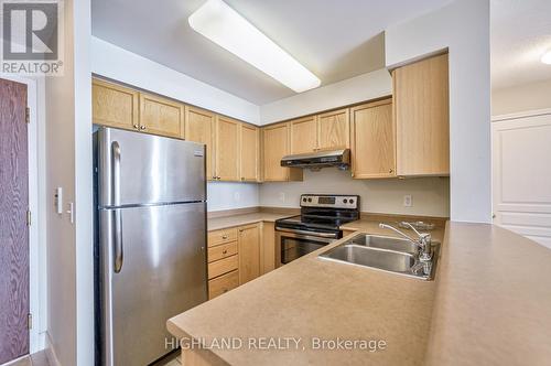 Ph 06 - 2545 Erin Centre Boulevard, Mississauga, ON - Indoor Photo Showing Kitchen With Double Sink