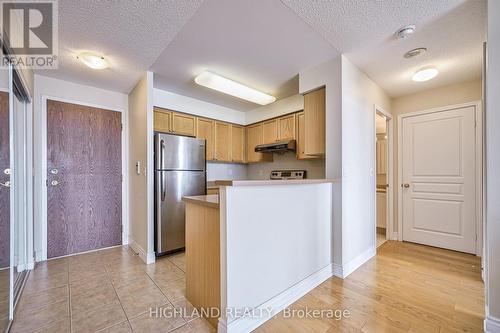 Ph 06 - 2545 Erin Centre Boulevard, Mississauga, ON - Indoor Photo Showing Kitchen